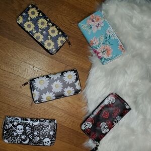 Wallets with Flowers and Skulls ☠️ 💖